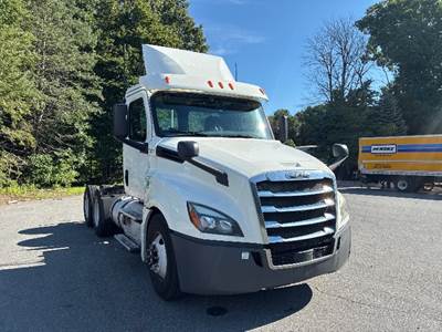 Freightliner Cascadia 126 Day Cab Truck - 435HP, 12 Speed Automatic