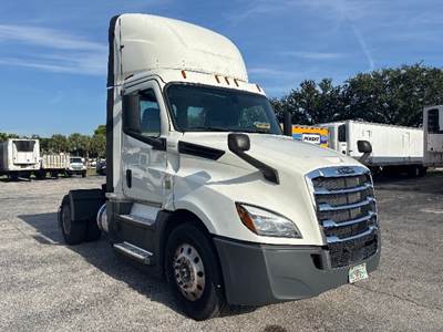 Freightliner Cascadia 126 Single Axle Day Cab Truck - 400HP, 12 Speed Automatic