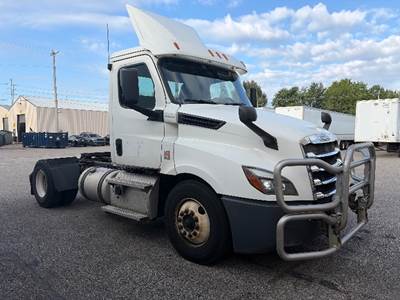 Freightliner Cascadia 126 Single Axle Day Cab Truck - 410HP, 12 Speed Automatic
