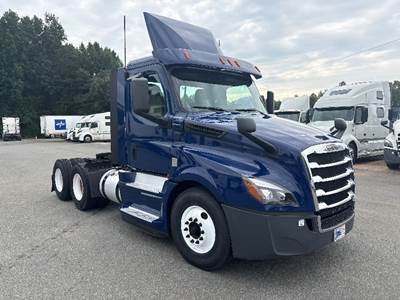 Freightliner Cascadia 126 Day Cab Truck - 435HP, 10 Speed Manual
