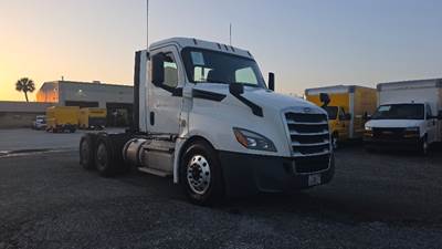 Freightliner Cascadia 126 Day Cab Truck - 455HP, 12 Speed Automatic