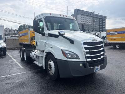 Freightliner Cascadia 126 Day Cab Truck - 450HP, 12 Speed Automatic