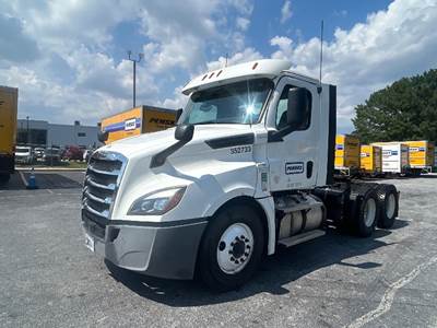 Freightliner Cascadia 126 Day Cab Truck - 435HP, 12 Speed Automatic