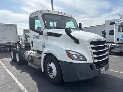 Freightliner Cascadia 126 Day Cab Truck - 450HP, 10 Speed Manual