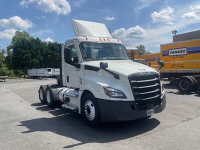Freightliner Cascadia 126 Day Cab Truck - 435HP, 12 Speed Automatic