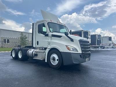 Freightliner Cascadia 126 Day Cab Truck - 435HP, 12 Speed Automatic