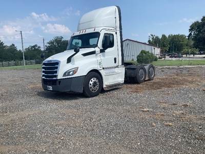 Freightliner Cascadia 126 Day Cab Truck - 450HP, 12 Speed Automatic