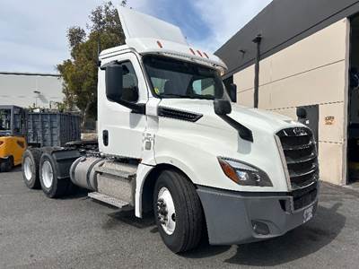 Freightliner Cascadia 126 Day Cab Truck - 435HP, 12 Speed Automatic