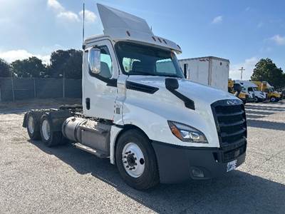 Freightliner Cascadia 126 Day Cab Truck - 435HP, 12 Speed Automatic