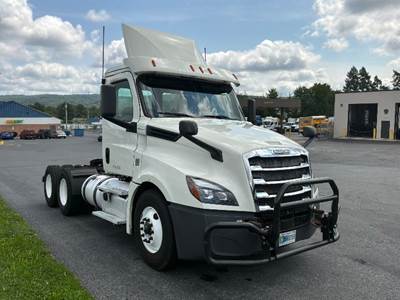Freightliner Cascadia 126 Day Cab Truck - 435HP, 12 Speed Automatic