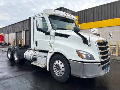 Freightliner Cascadia 126 Day Cab Truck - 455HP, 10 Speed Manual