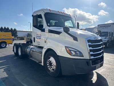 Freightliner Cascadia 126 Day Cab Truck - 435HP, 12 Speed Automatic