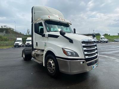 Freightliner Cascadia 126 Single Axle Day Cab Truck - 410HP, 12 Speed Automatic