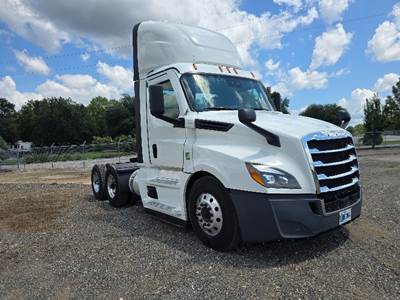 Freightliner Cascadia 126 Day Cab Truck - 450HP, 12 Speed Automatic