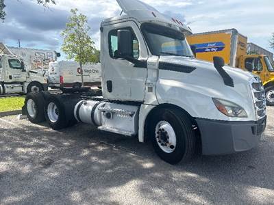 Freightliner Cascadia 126 Day Cab Truck - 435HP, 12 Speed Automatic