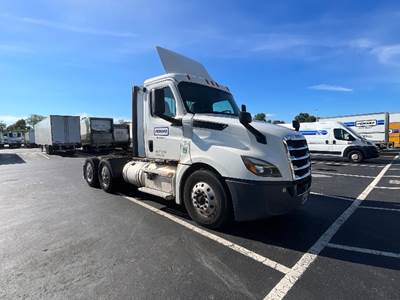 Freightliner Cascadia 126 Day Cab Truck - 435HP, 12 Speed Automatic