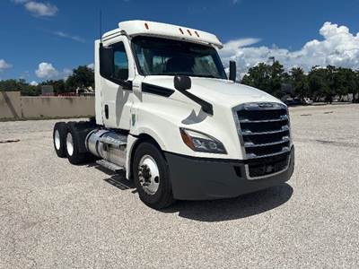 Freightliner Cascadia 126 Day Cab Truck - 435HP, 12 Speed Automatic
