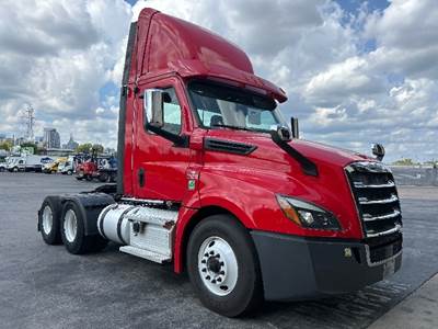 Freightliner Cascadia 126 Day Cab Truck - 450HP, 12 Speed Automatic