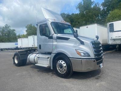 Freightliner Cascadia 126 Single Axle Day Cab Truck - 410HP, 10 Speed Manual