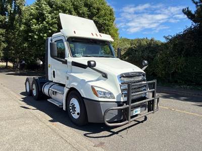 Freightliner Cascadia 126 Day Cab Truck - 435HP, 12 Speed Automatic