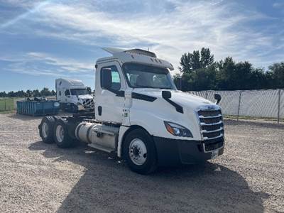Freightliner Cascadia 126 Day Cab Truck - Cummins 400HP, 13 Speed Automatic