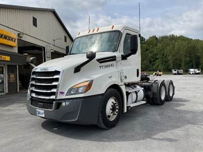 Freightliner Cascadia 126 Day Cab Truck - 450HP, 12 Speed Automatic