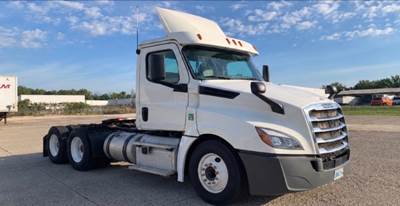 Freightliner Cascadia 126 Day Cab Truck - 435HP, 12 Speed Automatic