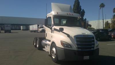 Freightliner Cascadia 126 Day Cab Truck - 435HP, 12 Speed Automatic