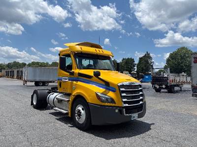 Freightliner Cascadia 126 Single Axle Day Cab Truck - 410HP, 12 Speed Automatic