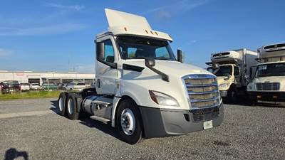 Freightliner Cascadia 126 Day Cab Truck - Cummins 400HP, 13 Speed Automatic