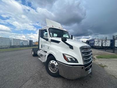 Freightliner Cascadia 126 Single Axle Day Cab Truck - 435HP, 12 Speed Automatic