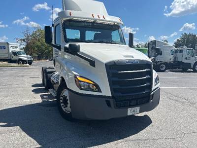 Freightliner Cascadia 126 Day Cab Truck - Cummins 400HP, 13 Speed Automatic