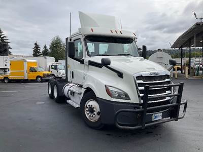 Freightliner Cascadia 126 Day Cab Truck - 435HP, 12 Speed Automatic