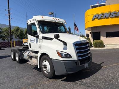 Freightliner Cascadia 126 Day Cab Truck - 450HP, 12 Speed Automatic