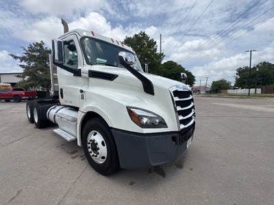 Freightliner Cascadia 126 Day Cab Truck - Cummins 450HP, 10 Speed Automatic