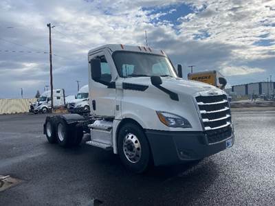 Freightliner Cascadia 126 Day Cab Truck - 435HP, 10 Speed Manual