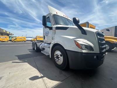 Freightliner Cascadia 126 Day Cab Truck - 450HP, 12 Speed Automatic