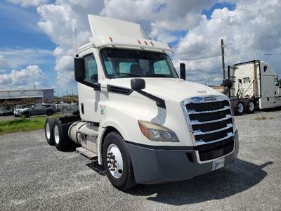Freightliner Cascadia 126 Day Cab Truck - 435HP, 12 Speed Automatic