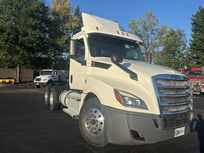 Freightliner Cascadia 126 Day Cab Truck - 435HP, 12 Speed Automatic