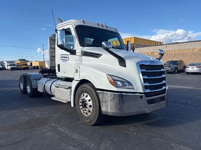 Freightliner Cascadia 126 Day Cab Truck - Cummins 500HP, 13 Speed Automatic