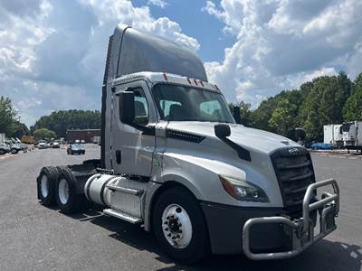Freightliner Cascadia 126 Day Cab Truck - 435HP, 12 Speed Automatic