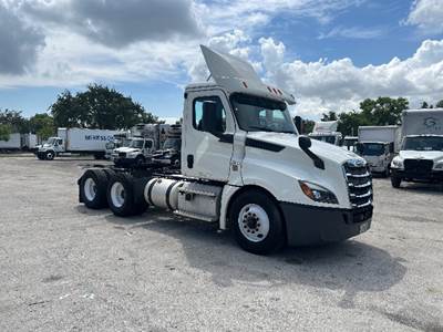 Freightliner Cascadia 126 Day Cab Truck - 435HP, 12 Speed Automatic
