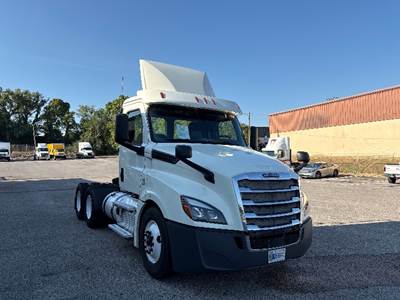 Freightliner Cascadia 126 Day Cab Truck - 435HP, 12 Speed Automatic