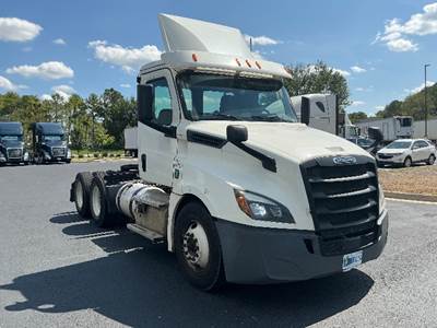 Freightliner Cascadia 126 Day Cab Truck - Cummins 400HP, 13 Speed Automatic