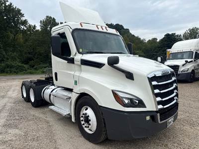Freightliner Cascadia 126 Day Cab Truck - 435HP, 12 Speed Automatic