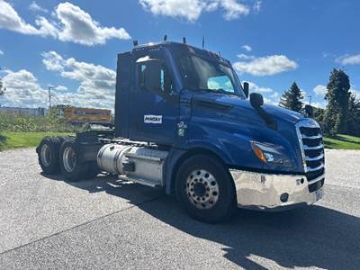 Freightliner Cascadia 126 Day Cab Truck - 450HP, 12 Speed Automatic