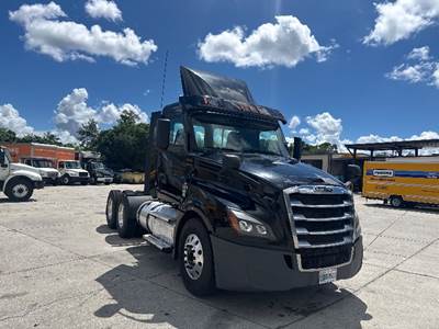 Freightliner Cascadia 126 Day Cab Truck - 455HP, 10 Speed Manual