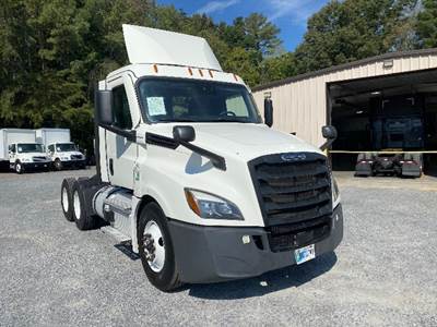 Freightliner Cascadia 126 Day Cab Truck - 435HP, 12 Speed Automatic