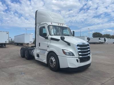 Freightliner Cascadia 126 Day Cab Truck - 450HP, 12 Speed Automatic