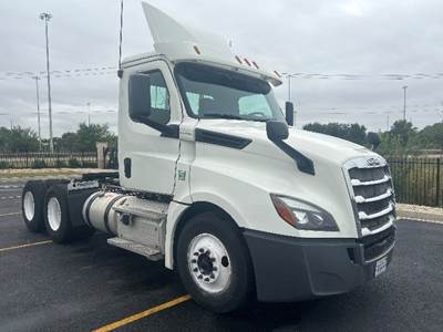 Freightliner Cascadia 126 Day Cab Truck - 435HP, 12 Speed Automatic